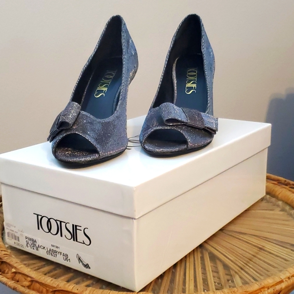 Tootsies Women's Evening Heel Open Toe 61/2 M, Silver with Bow Accent on Toe